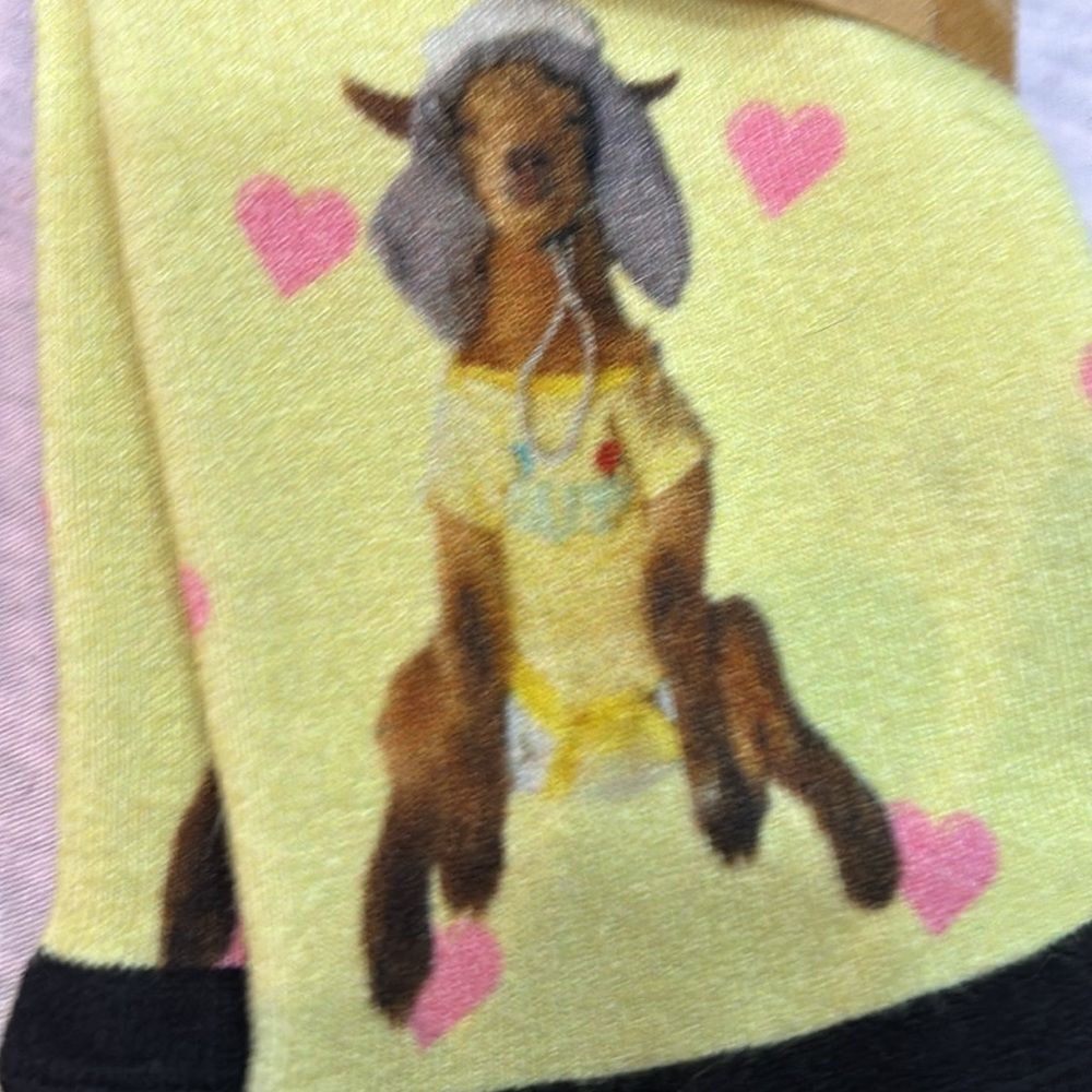 Bakdrop silly goats in wigs and hats yellow socks NWT - Picture 3 of 3